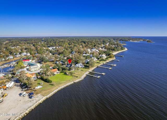 Property at 400 South Ave, Oriental, NC 28571, 4 beds, 3.5 baths