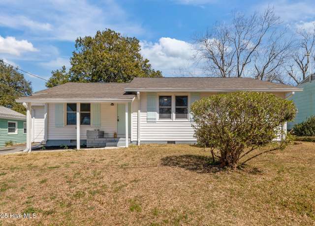 Property at 604 W Spring St, Swansboro, NC 28584, 3 beds, 1 bath