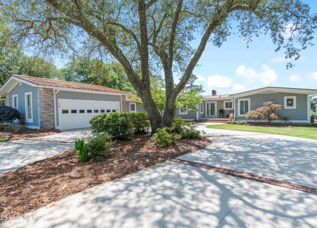 Property at 102 River Dr, Southport, NC 28461, 3 beds, 2.5 baths