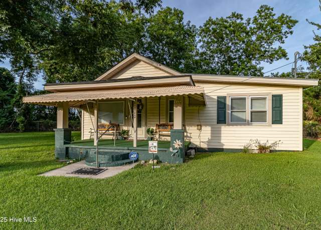 Property at 410 Brown Dr, New Bern, NC 28560, 2 beds, 1 bath