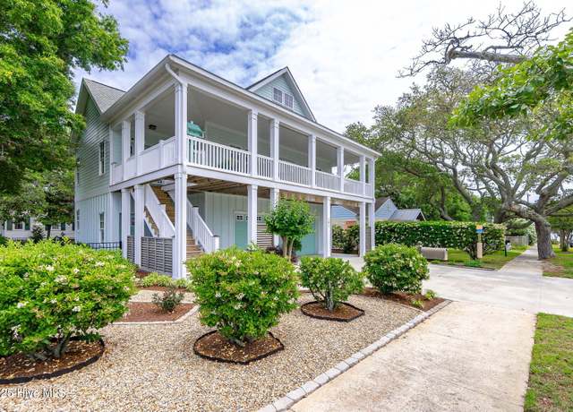 Property at 101 S 29th St, Morehead City, NC 28557, 3 beds, 2.5 baths