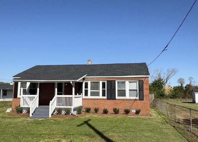Property at 120 Jackson St, Edenton, NC 27932, 3 beds, 1.5 baths