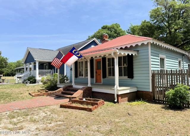 Property at 312 E West St, Southport, NC 28461, 3 beds, 2 baths