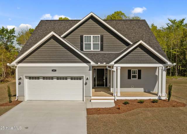 Property at 207 Sandbar Ct, Newport, NC 28570, 4 beds, 2.5 baths