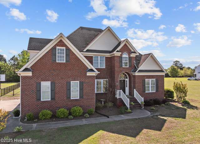 Property at 1033 Lexington Downs Dr, Greenville, NC 27858, 4 beds, 3.5 baths