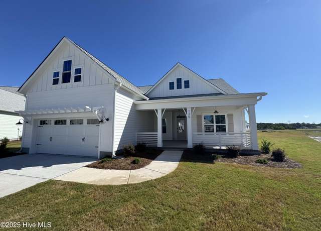 Property at 125 E Singing Ave, Hampstead, NC 28443, 3 beds, 3 baths
