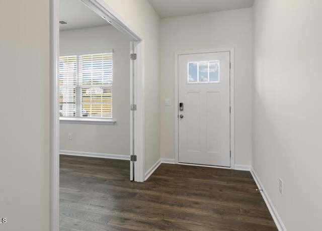 Property at 950 Misty Creek Dr, Aberdeen, NC 28315, 5 beds, 3 baths