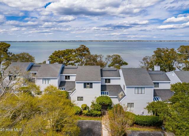 Property at 570 Coral Dr Unit R3, Pine Knoll Shores, NC 28512, 3 beds, 2.5 baths
