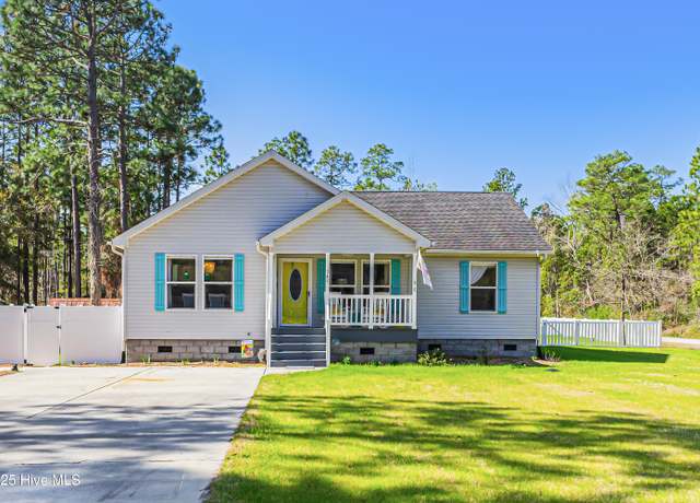 Property at 341 Hickory Rd, Southport, NC 28461, 3 beds, 2 baths