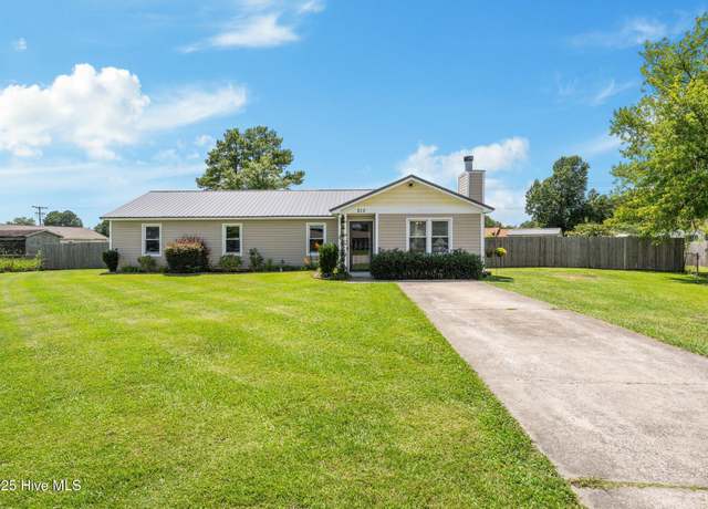 Property at 213 Ashwood Ct, Havelock, NC 28532, 3 beds, 2 baths