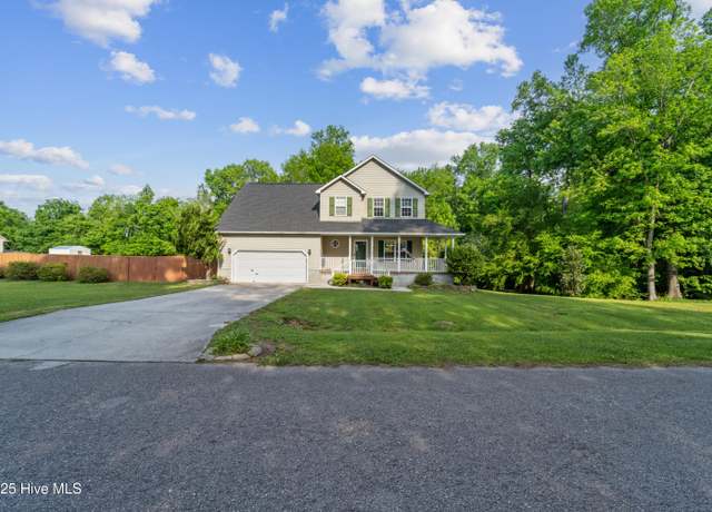Property at 100 Brentwood Dr, Jacksonville, NC 28540, 4 beds, 2.5 baths