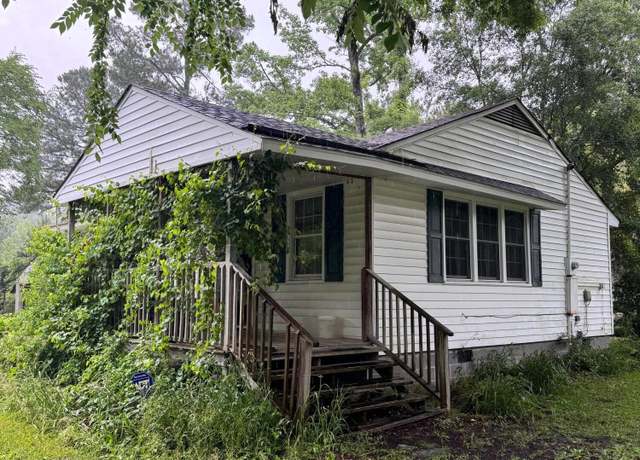 Property at 6748 Pitt St, Grifton, NC 28530, 3 beds, 1 bath