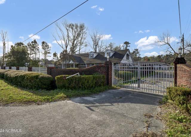 Property at 3112 John Grady Rd, Castle Hayne, NC 28429, 3 beds, 2 baths