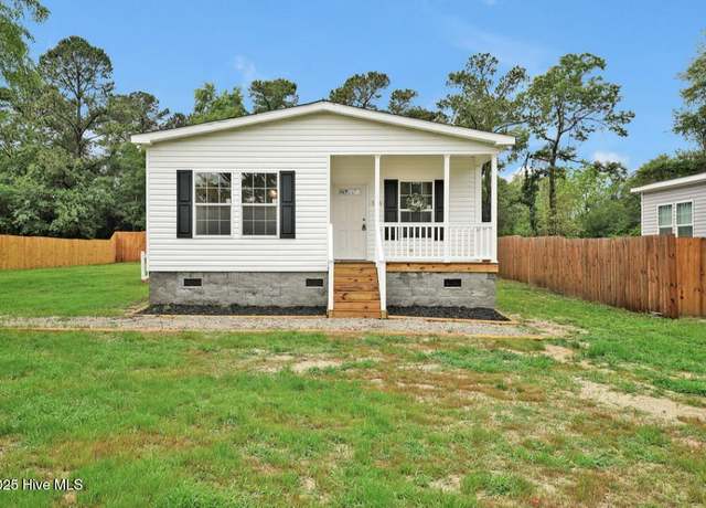 Property at 106 Old Farm Rd, Hampstead, NC 28443, 3 beds, 2 baths