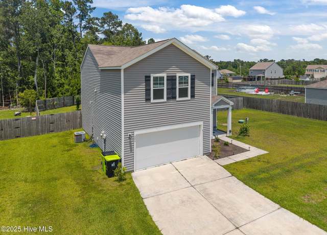 Property at 806 Lenox Dr, Holly Ridge, NC 28445, 4 beds, 2.5 baths
