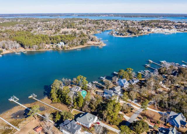 Property at 819 Chadwick Shores Dr, Sneads Ferry, NC 28460