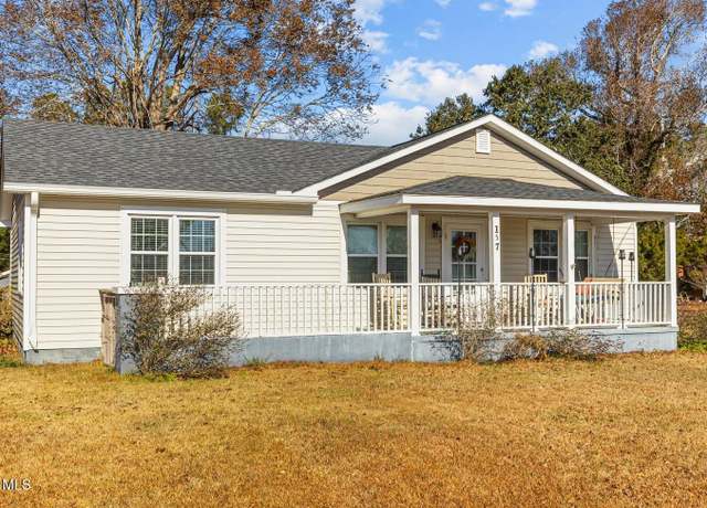 Property at 157 Arthur Rd, Beaufort, NC 28516, 3 beds, 2 baths