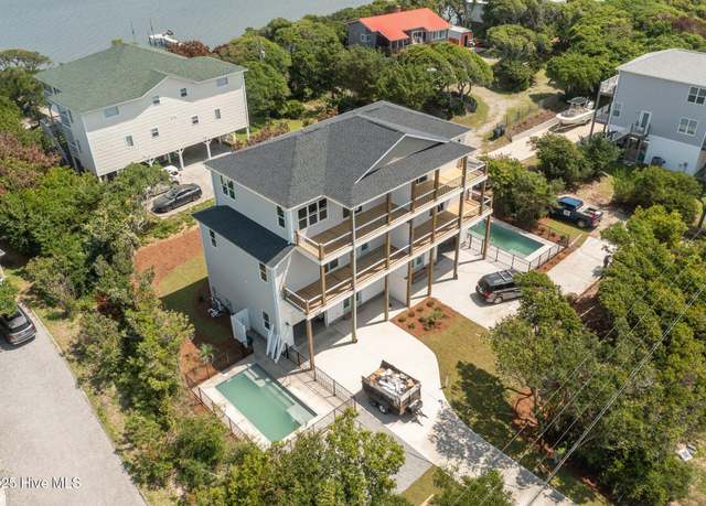 Property at 1002 Emerald Dr W, Emerald Isle, NC 28594, 4 beds, 3.5 baths