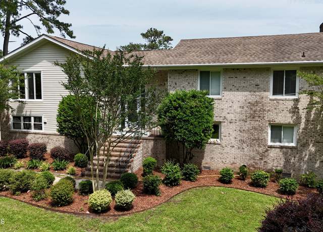 Property at 105 Lakeside Dr, Havelock, NC 28532, 4 beds, 3 baths