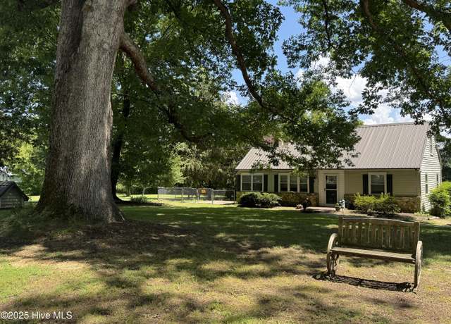 Property at 171 Sunset Dr, Robbins, NC 27325, 1 bed, 2 baths