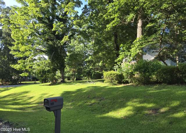 Property at 101 Hughes Ln, New Bern, NC 28560, 5 beds, 2.5 baths
