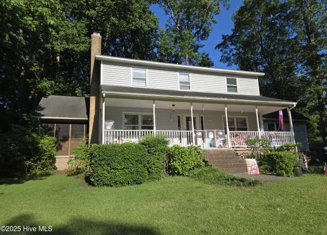 Property at 101 Hughes Ln, New Bern, NC 28560, 5 beds, 2.5 baths