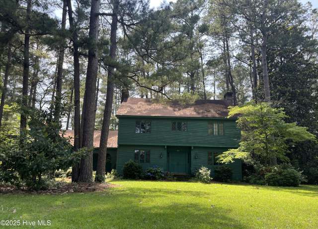 Property at 511 S Wilkinson Dr, Laurinburg, NC 28352, 4 beds, 2.5 baths