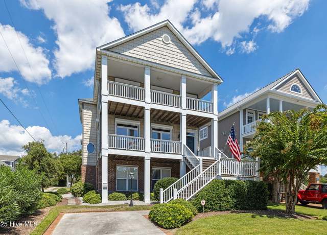 Property at 2208 Evans St, Morehead City, NC 28557, 4 beds, 4 baths