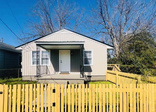 Property at 332 W Martin Luther King Jr Dr, Washington, NC 27889, 3 beds, 1 bath