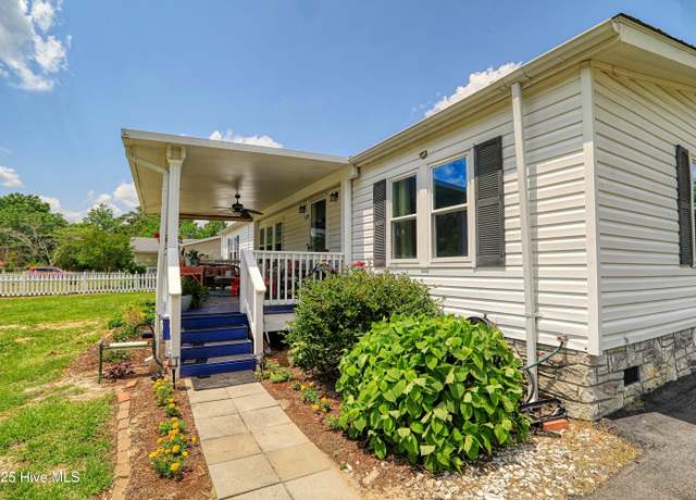Property at 679 Bay Harbor Dr, Hampstead, NC 28443, 3 beds, 3 baths