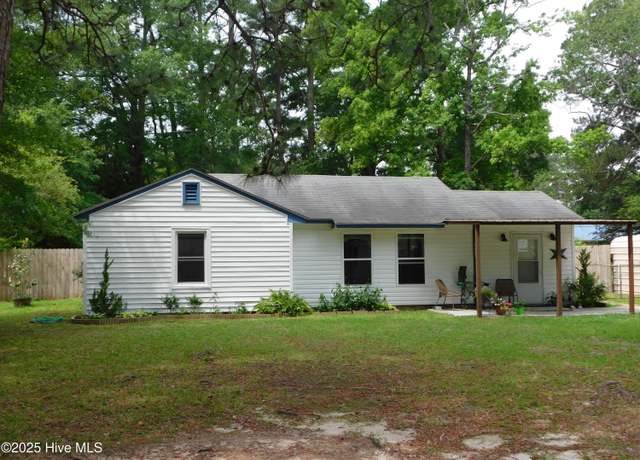 Property at 1115 S Pine St, Laurinburg, NC 28352, 2 beds, 1 bath
