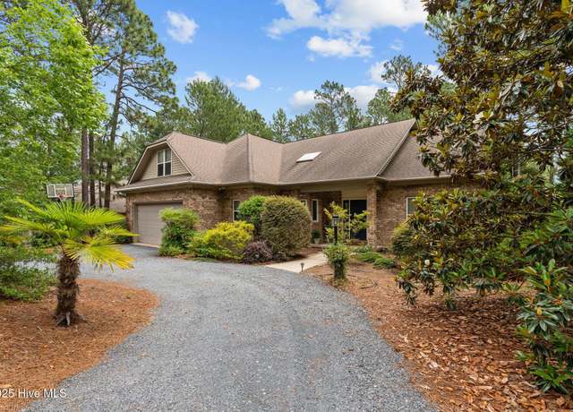 Property at 105 Salem Dr, Pinehurst, NC 28374, 4 beds, 3 baths
