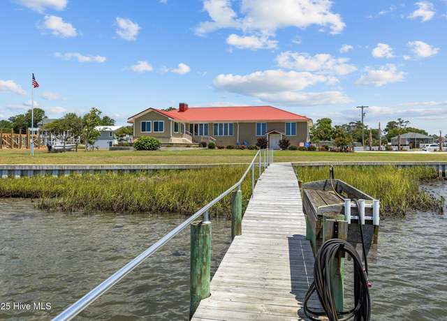 Property at 310 Lejeune Rd, Cape Carteret, NC 28584, 3 beds, 3 baths