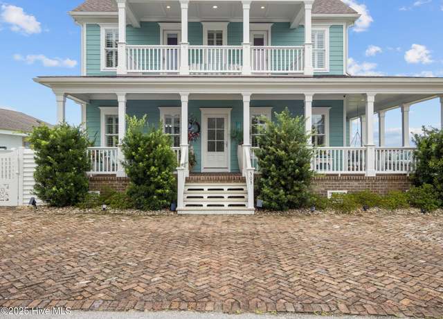 Property at 303 S Elm St, Swansboro, NC 28584, 4 beds, 5 baths