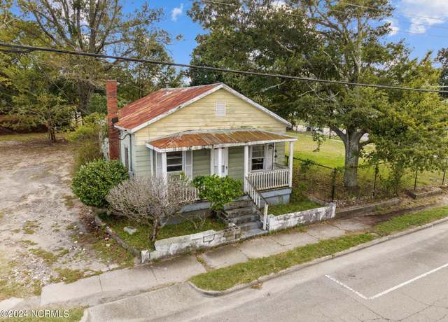 Property at 1206 Dawson St, Wilmington, NC 28401, 3 beds, 1 bath
