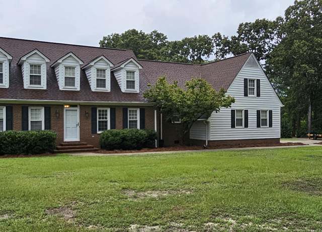 Property at 101 W Arrowhead Dr, Clinton, NC 28328, 3 beds, 2.5 baths