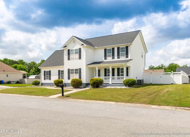 Property at 3013 Noah Ct, Greenville, NC 27834, 3 beds, 2.5 baths
