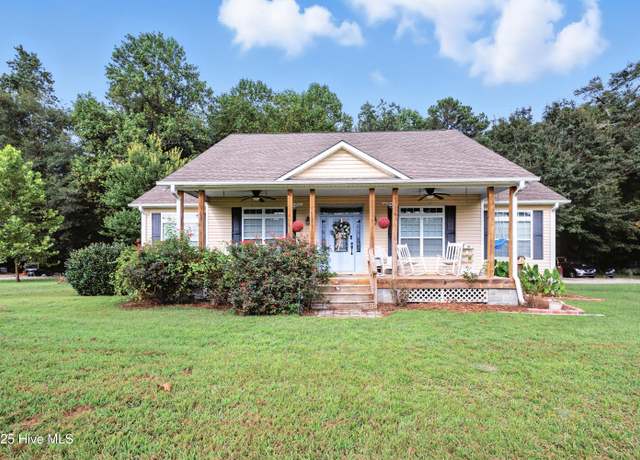 Property at 105 S Warren Xing, Burgaw, NC 28425, 3 beds, 2.5 baths