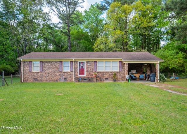Property at 670 Golf Course Rd, Whiteville, NC 28472, 3 beds, 2 baths