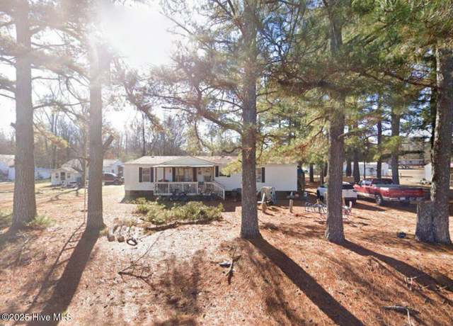 Property at 300 Deer Dr, Smithfield, NC 27577, 3 beds, 2 baths
