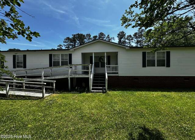 Property at 1039 Cherrytree Rd NE, Winnabow, NC 28479, 3 beds, 2.5 baths