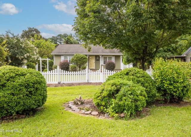 Property at 816 Peachtree Rd, Clinton, NC 28328, 2 beds, 1.5 baths