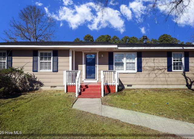 Property at 67 Sanders Dr, Hubert, NC 28539, 3 beds, 2 baths
