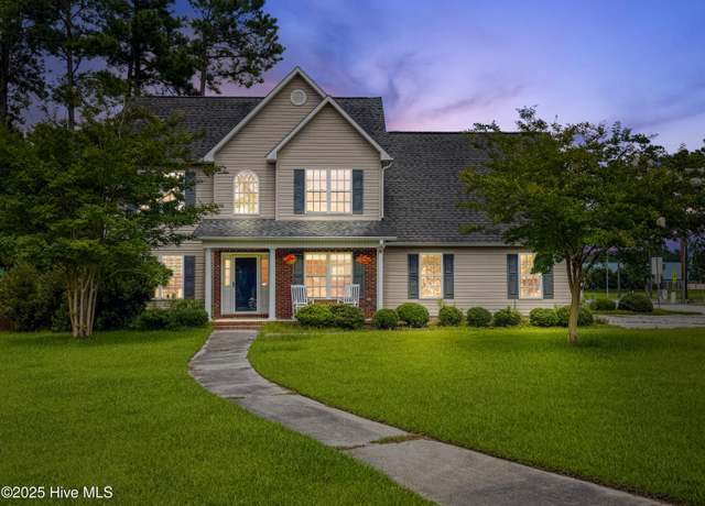 Property at 915 Savannah Dr, Jacksonville, NC 28546, 4 beds, 2.5 baths