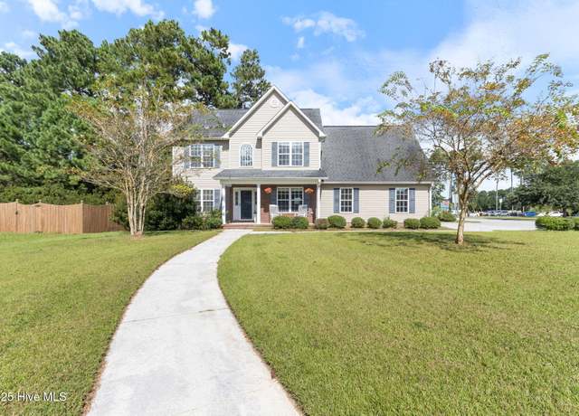 Property at 915 Savannah Dr, Jacksonville, NC 28546, 4 beds, 2.5 baths