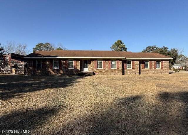 Property at 3700 Yarmouth Rd, New Bern, NC 28562, 3 beds, 2 baths
