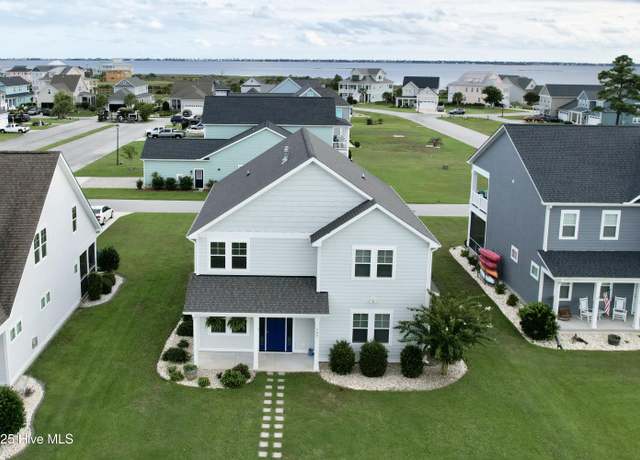 Property at 102 Bogue Harbor Ct, Newport, NC 28570, 4 beds, 3.5 baths