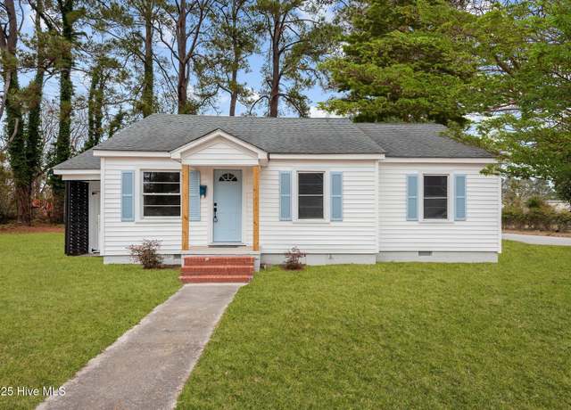 Property at 1018 E 5th St, Washington, NC 27889, 3 beds, 1 bath