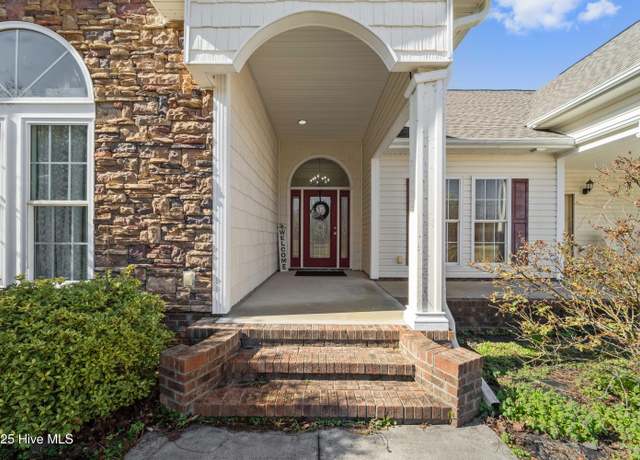 Property at 825 Nine Mile Rd, Richlands, NC 28574, 4 beds, 3.5 baths