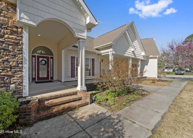 Property at 825 Nine Mile Rd, Richlands, NC 28574, 4 beds, 3.5 baths
